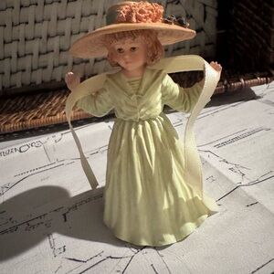 Vintage 1990 Maud Humphrey Bogart 4 Inch LE Autumn Days Figurine Statue